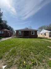 Building Photo - 1318 E Frye Ave