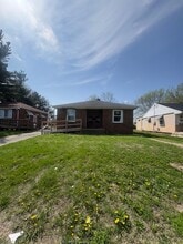 Building Photo - 1318 E Frye Ave