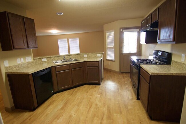 Foto del edificio - 5627 Long Arbor Ln