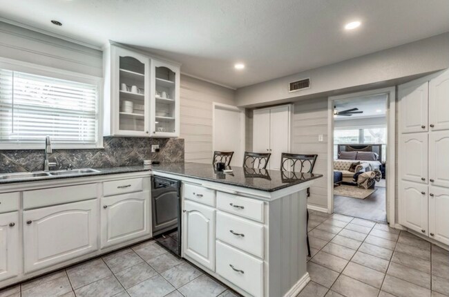 Foto del edificio - 3624 W Biddison St