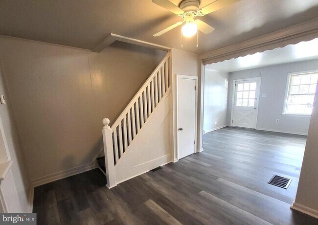 Foto del edificio - 4 W 2nd St