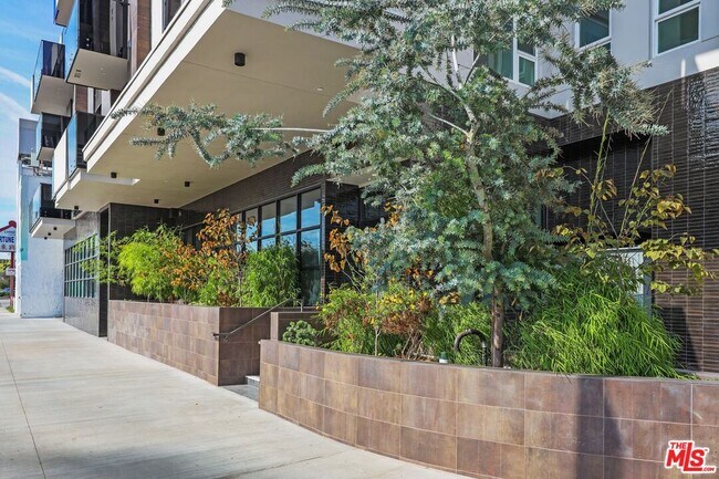 Foto del edificio - 951 S Ogden Dr