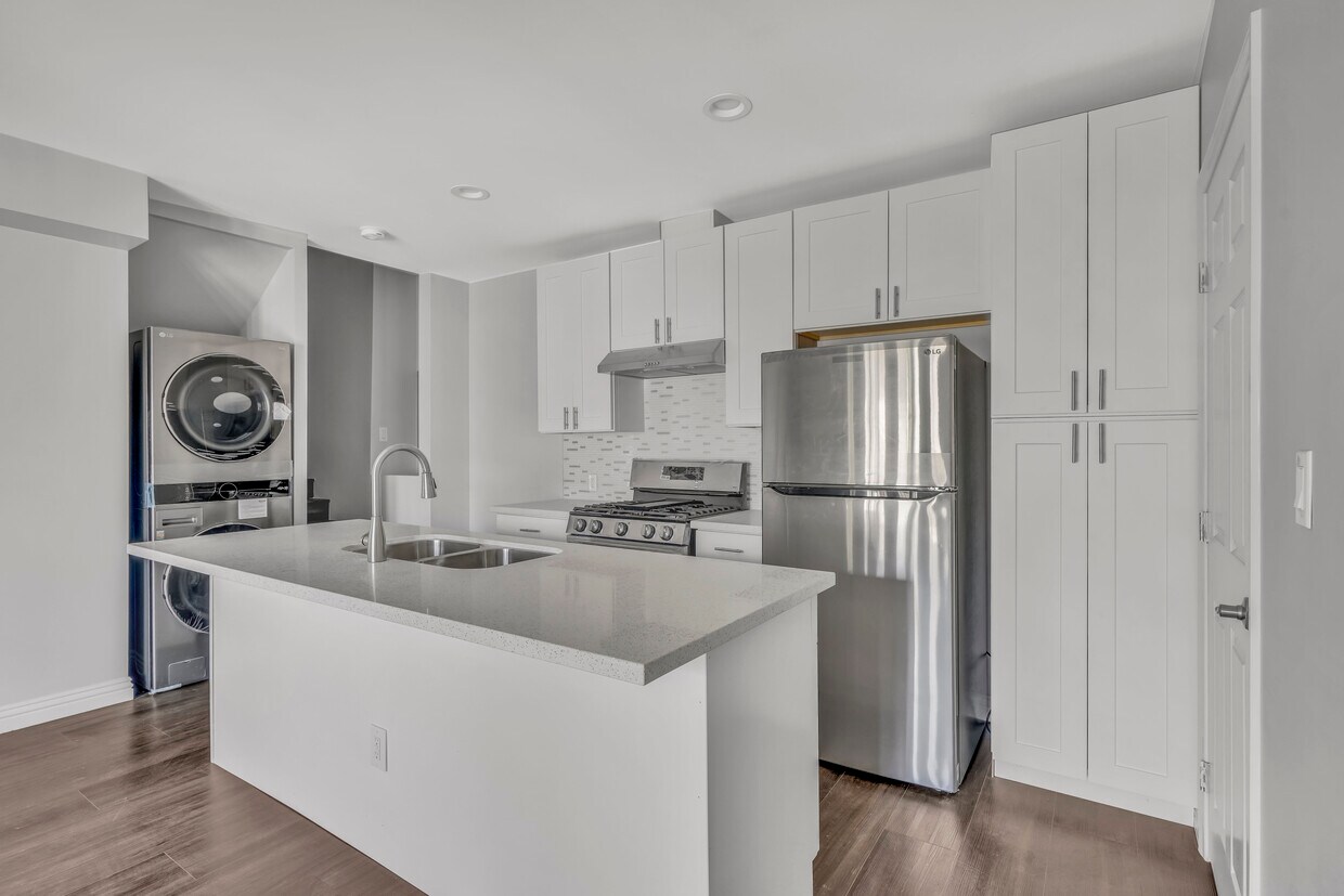 Foto principal - 7794 Skyhill Dr