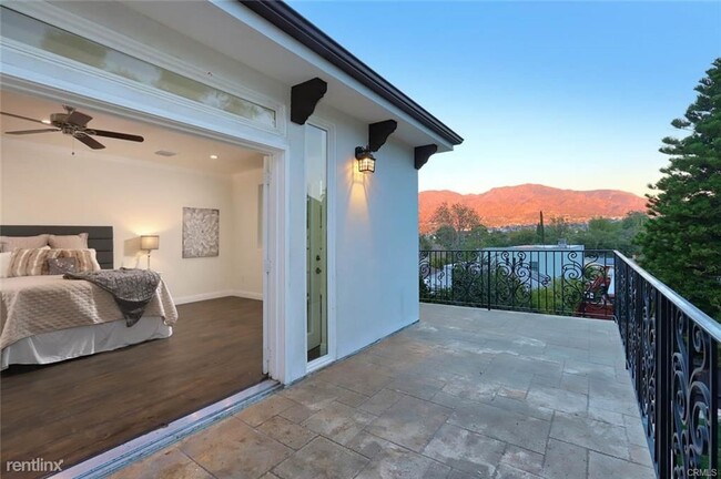 Foto del edificio - 5 br, 6 bath House - 8626 Topley