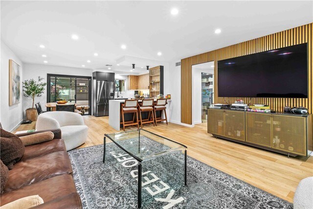 Foto principal - 635 E Magnolia Blvd