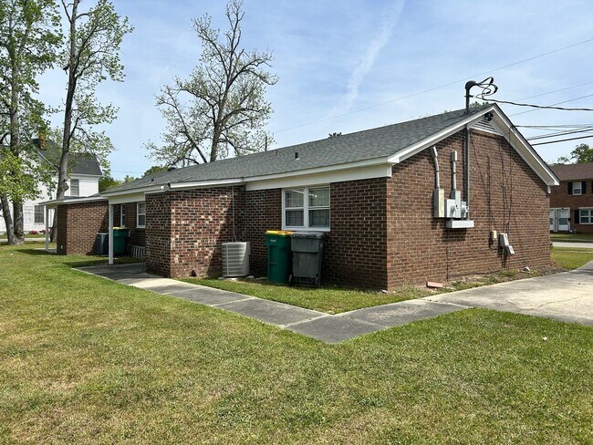 Foto del edificio - 1323 N Chestnut St