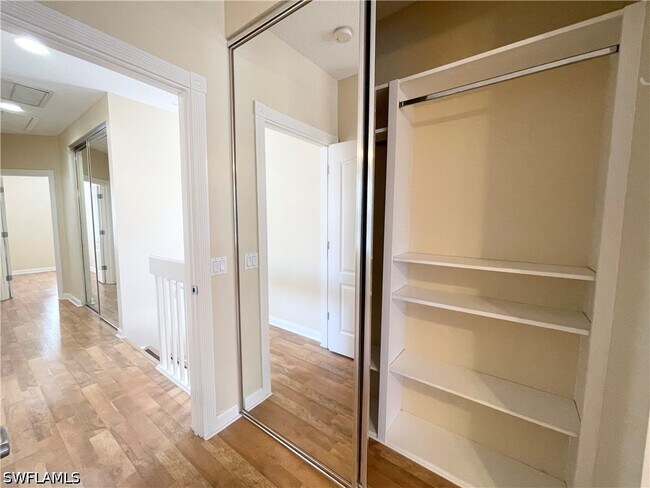 Foto del edificio - 5325 Cove Cir