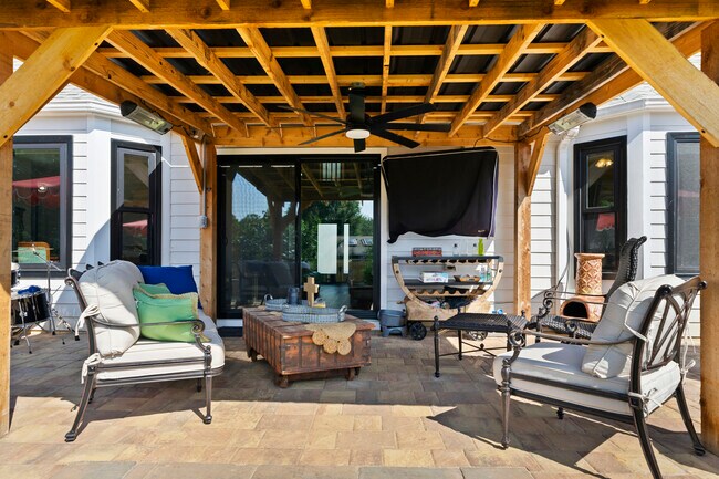 Foto del edificio - 2649 English Oaks Ln NW