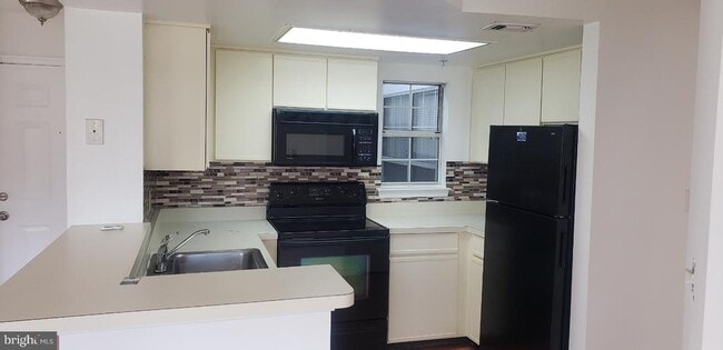 Building Photo - 15738 Easthaven Ct