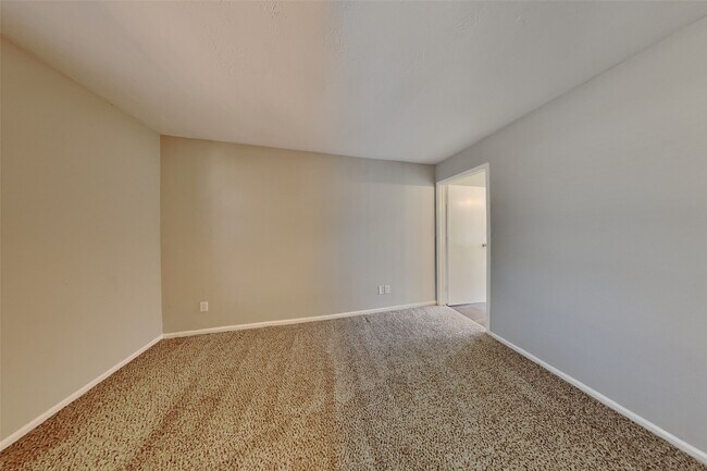 Foto del edificio - 15803 Maple Manor Dr