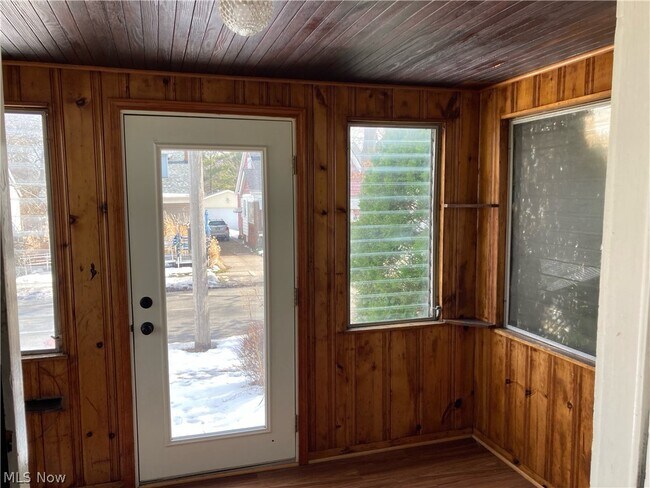 Foto del edificio - 3780 W 129th St