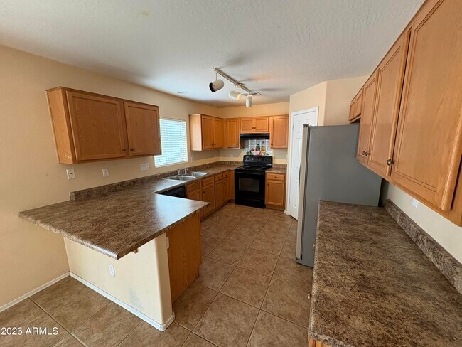 Building Photo - 582 S 167th Ln