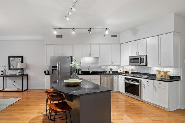 Building Photo - 408 N 1st St