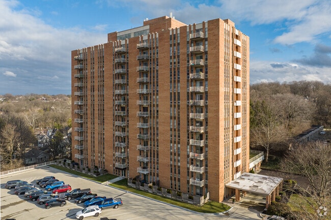 Carillon House Condominium