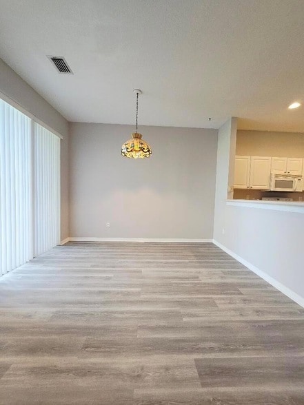 Building Photo - 329 River Bluff Ln