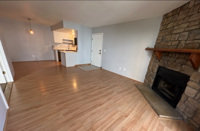 Photo - Beautifully Maintained Ground Level 2 Bed,... Apartment