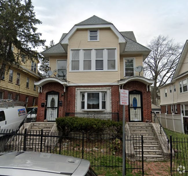 Building Photo - 99-101 Vassar Ave