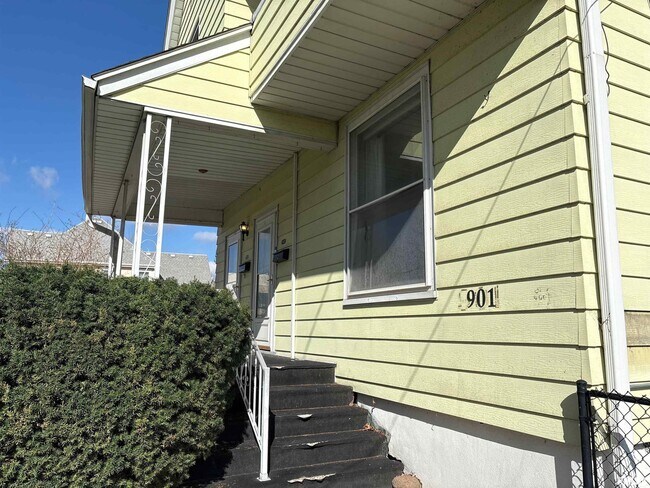 Foto del edificio - 901 NE Glen Oak Ave