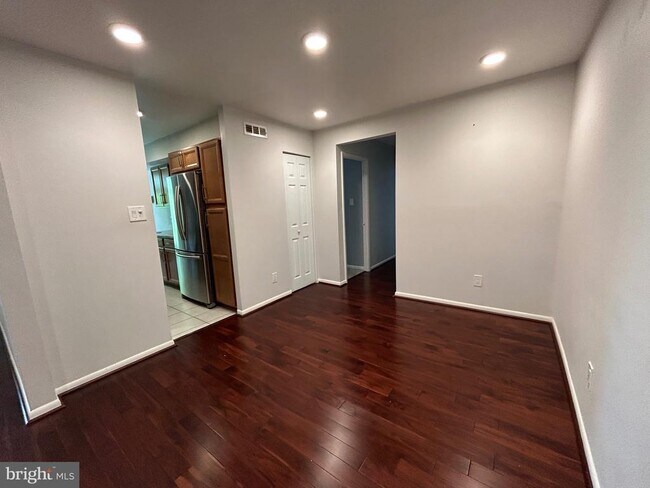 Building Photo - 3314 Woodburn Village Dr