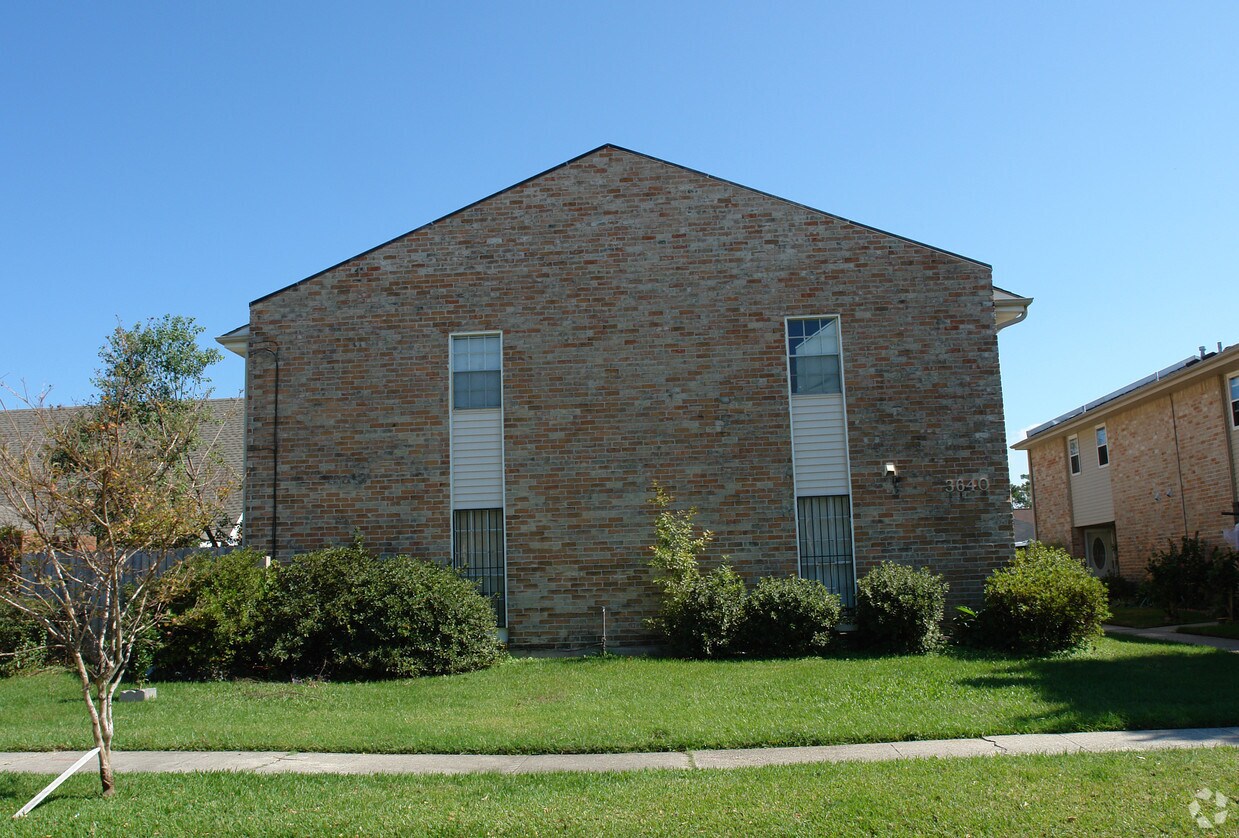 Building Photo - 3640 Martinique Ave