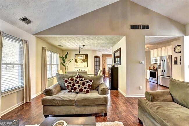 Foto del edificio - 3940 Piper Glen Dr NE