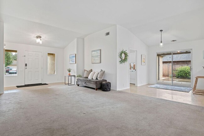 Foto del edificio - 475 Heritage Ln