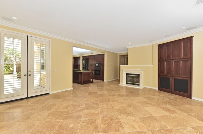 Building Photo - 3 BR + Office + Loft - WATERS END EXECUTIV...