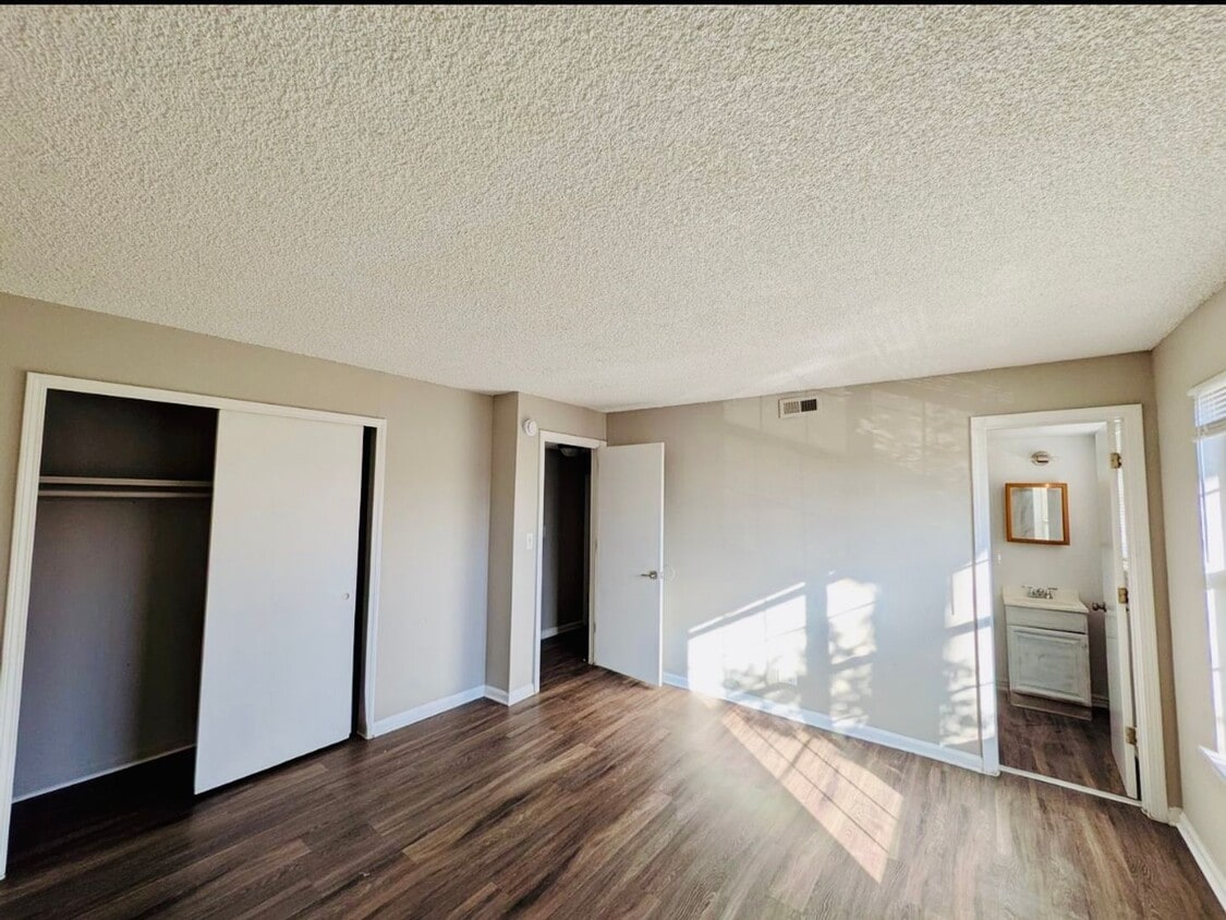 3 Bedroom 1.5 Bathroom Townhome W/ ONE MONTH FREE - 3 Bedroom 1.5 Bathroom Hampden Neighborhoo...