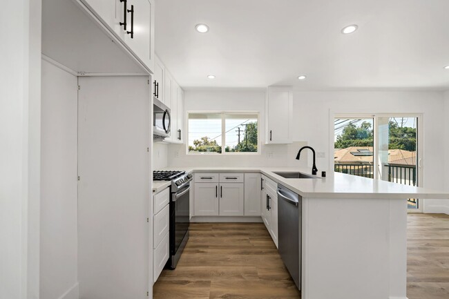 Building Photo - 4723 Albury