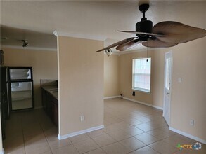 Building Photo - 104 Kings Ct