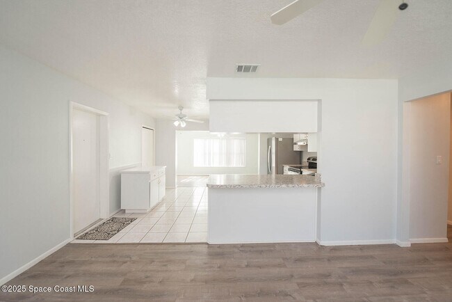Building Photo - 2620 Elm Hurst St