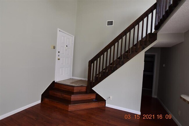 Building Photo - 8519 Sands Point Dr