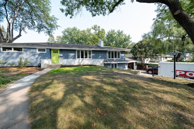 Foto del edificio - 4517 W 113th St