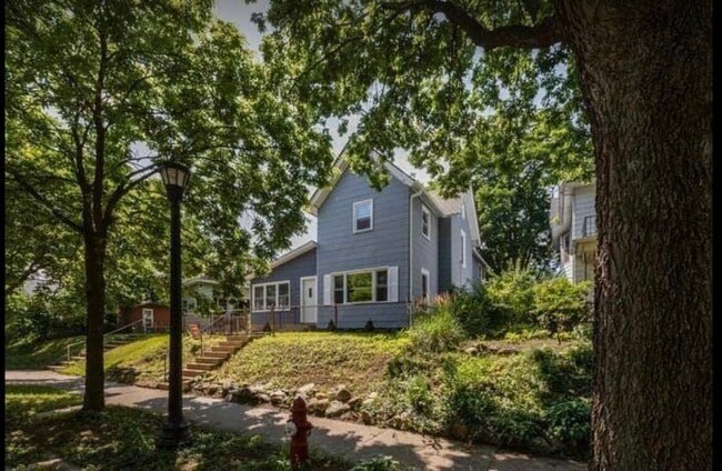 Building Photo - 1132 Adams St NE