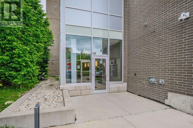 Building Photo - 62 Balsam St