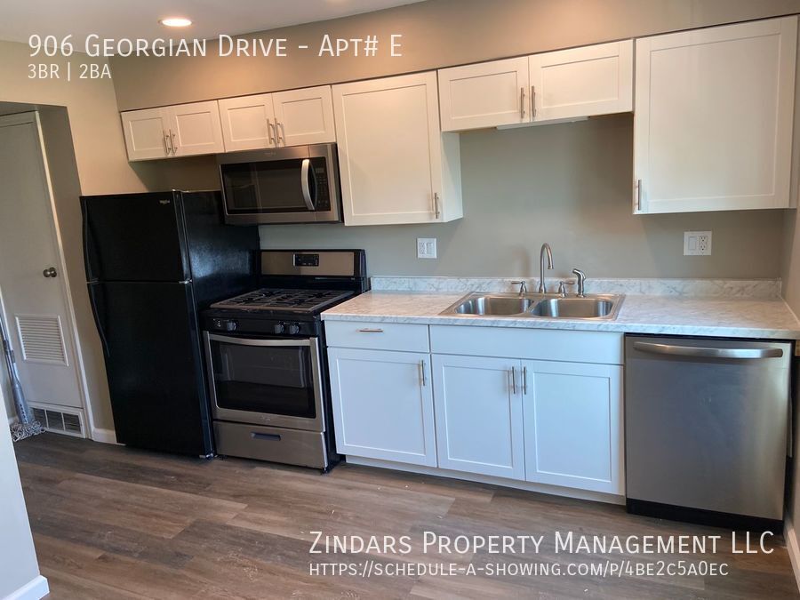 Foto principal - 906 Georgian Dr