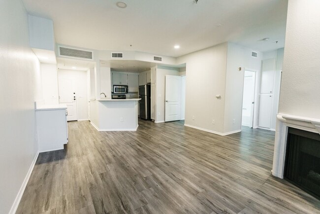 Interior Photo - 311 South Doheny Drive