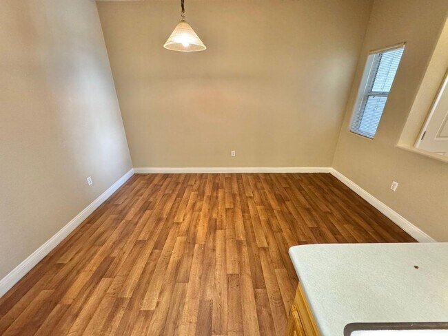 Foto del edificio - **WINTER SPECIAL !!  $500 -OFF 1ST MONTHS RENT IF MOVED IN WITHIN 2 WEEKS! ***SPACIOUS 1 BEDROOM,...