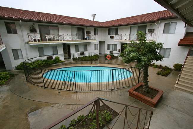 Foto del edificio - 7435 Canby Ave