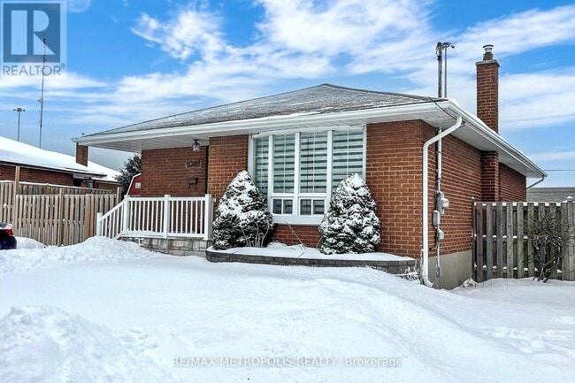 Building Photo - 1028 McCullough Dr