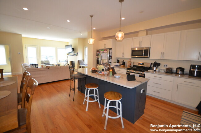 Building Photo - 143 Tremont St