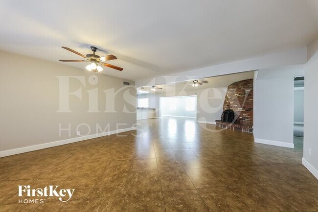 Building Photo - 11237 N 58th Dr