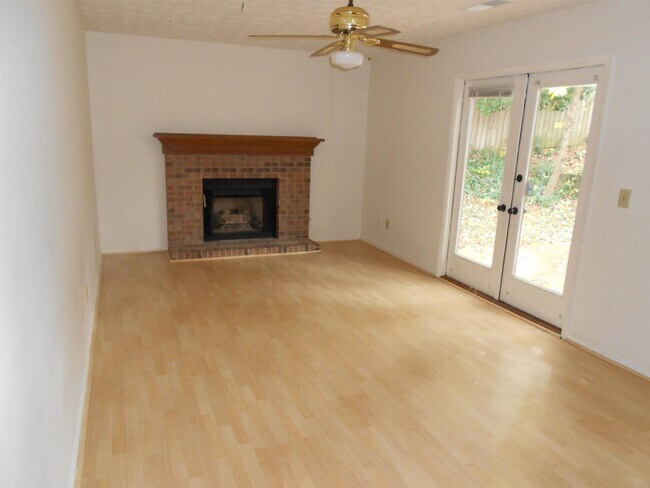 Building Photo - 2630 Garland Way