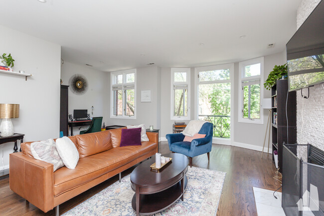 Building Photo - 857 W Wrightwood Ave