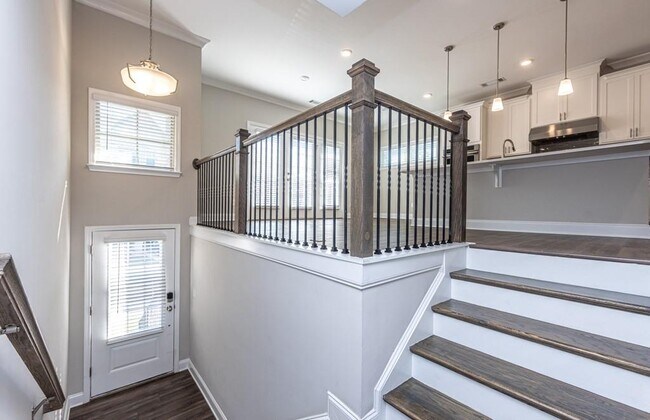 Building Photo - 5107 Chesterfield Ln