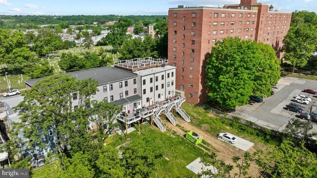 Foto del edificio - 3921 Roland Ave