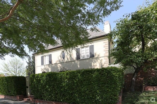 Building Photo - 157 S Crescent Dr