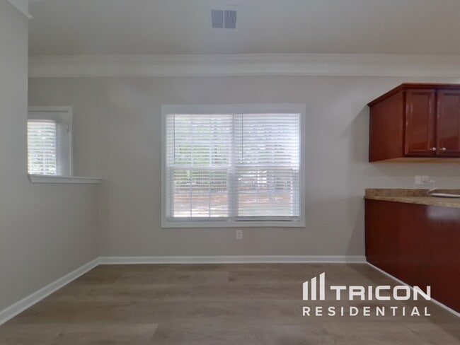 Building Photo - 222 Castlebury Dr
