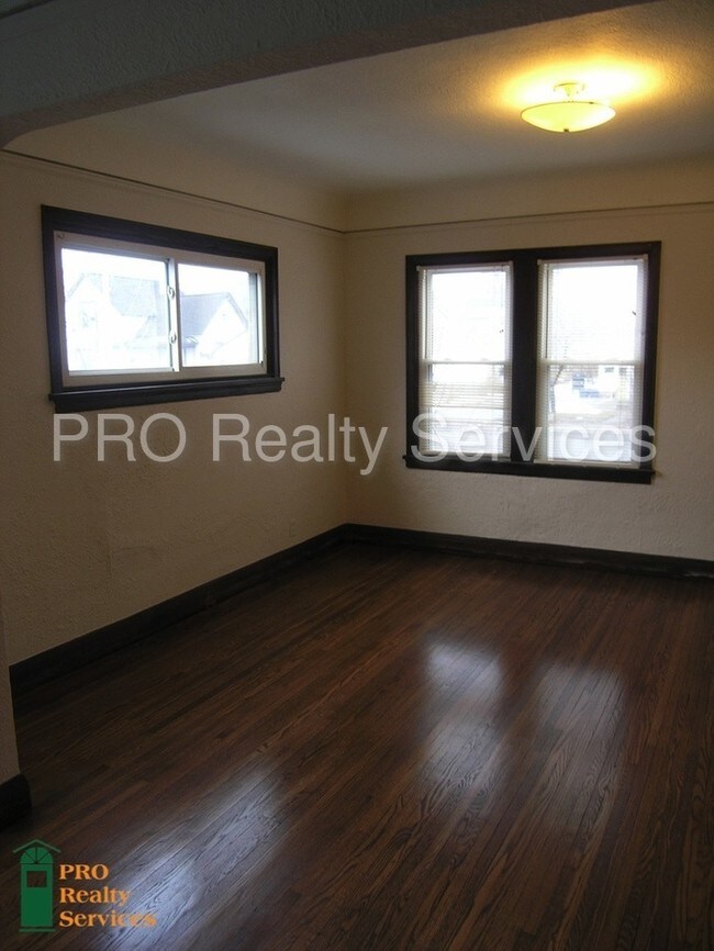 Foto del edificio - 2213 University Ave NE