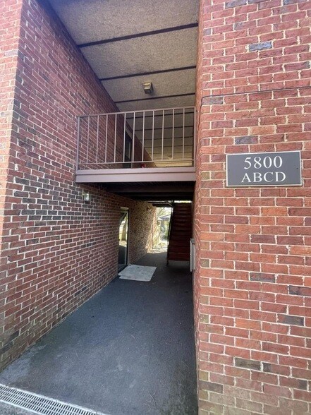 Primary Photo - 5800 Falls of Neuse Road Unit Apt B